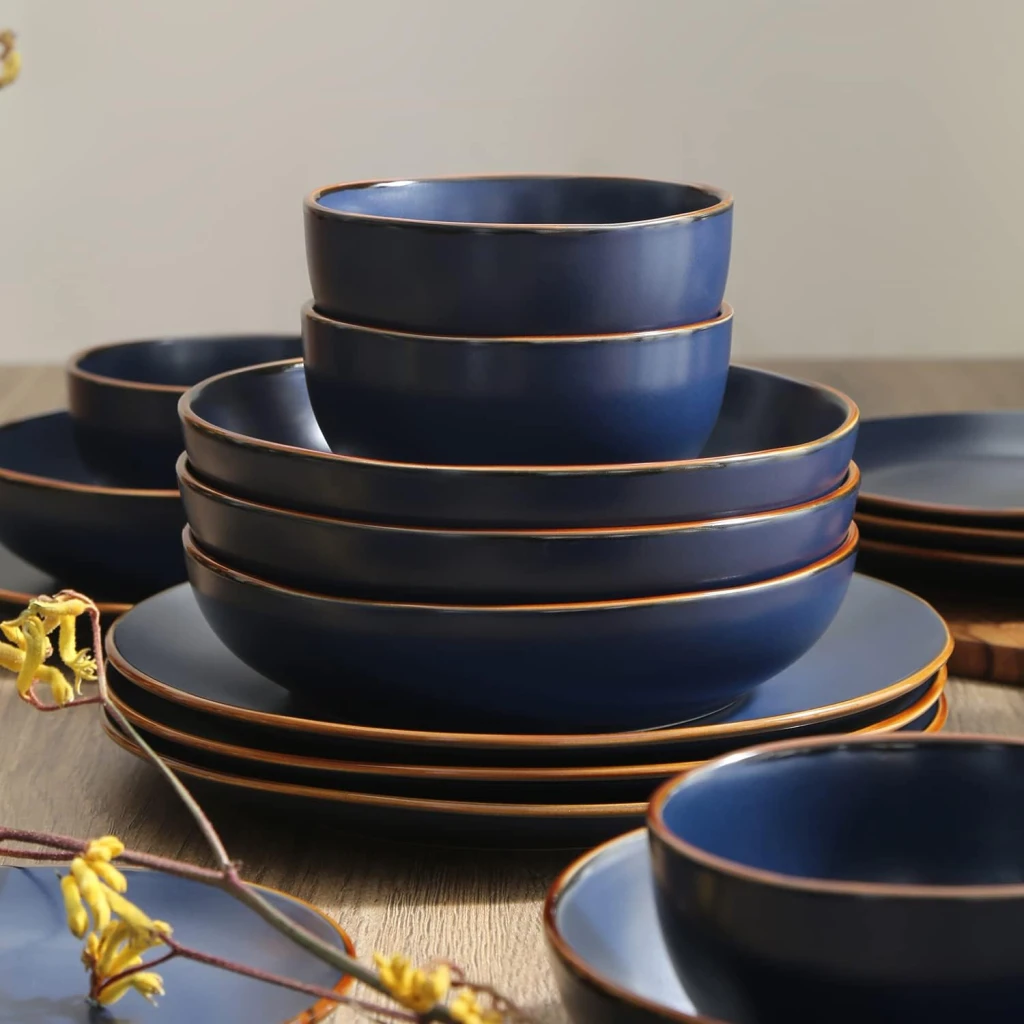 Dinnerware set